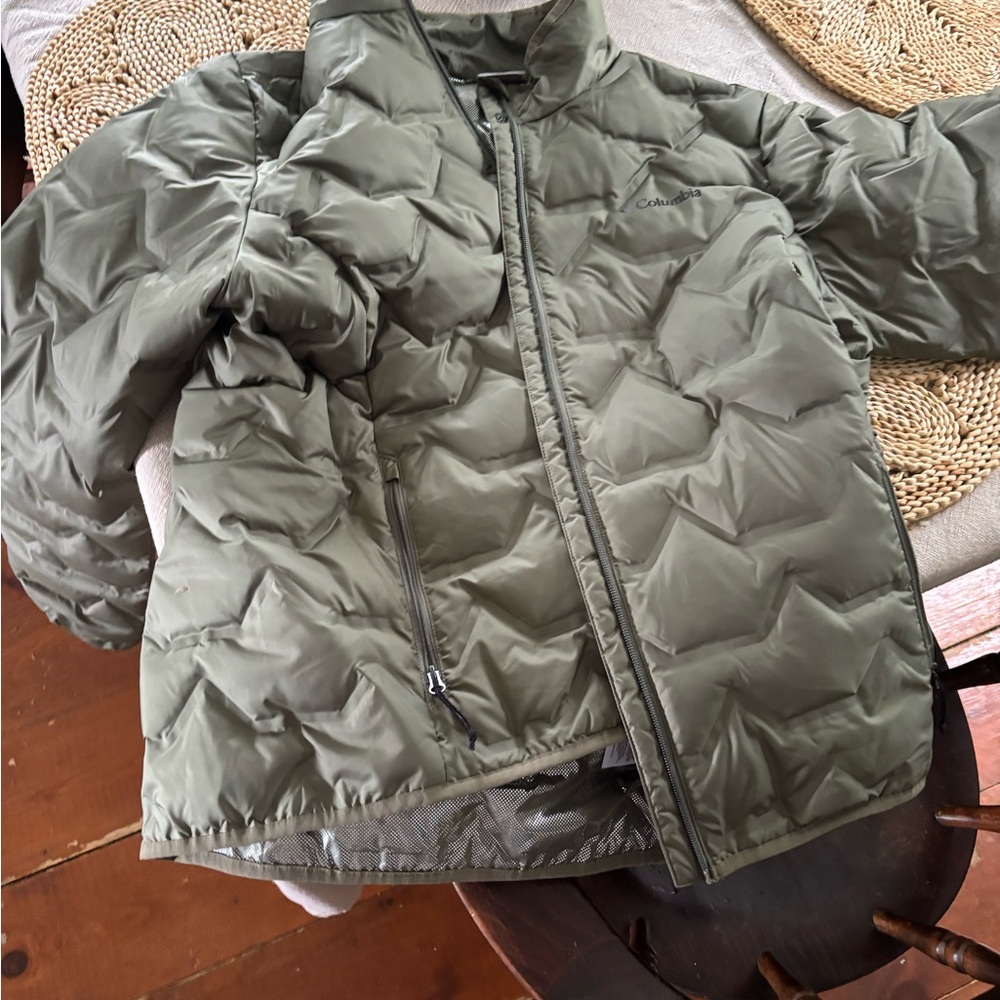 Columbia Light Gray Quilted Jacket with Navy Logo